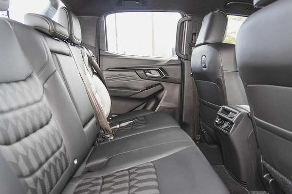 2024 Isuzu D-MAX BLADE 4X4