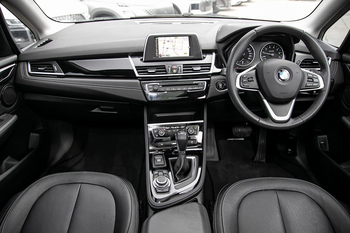 2015 BMW 2 Series 220i Sport Line F45
