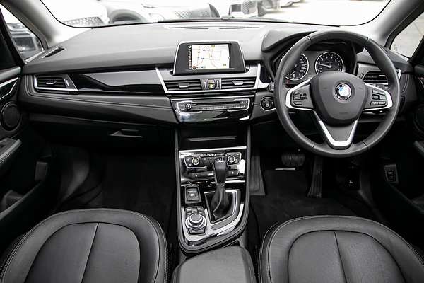 2015 BMW 2 Series 220i Sport Line F45
