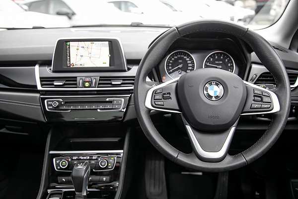 2015 BMW 2 Series 220i Sport Line F45
