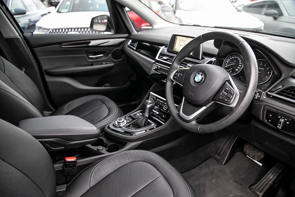 2015 BMW 2 Series 220i Sport Line F45