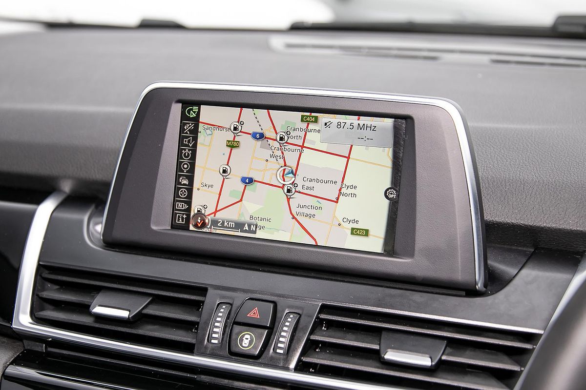 2015 BMW 2 Series 220i Sport Line F45