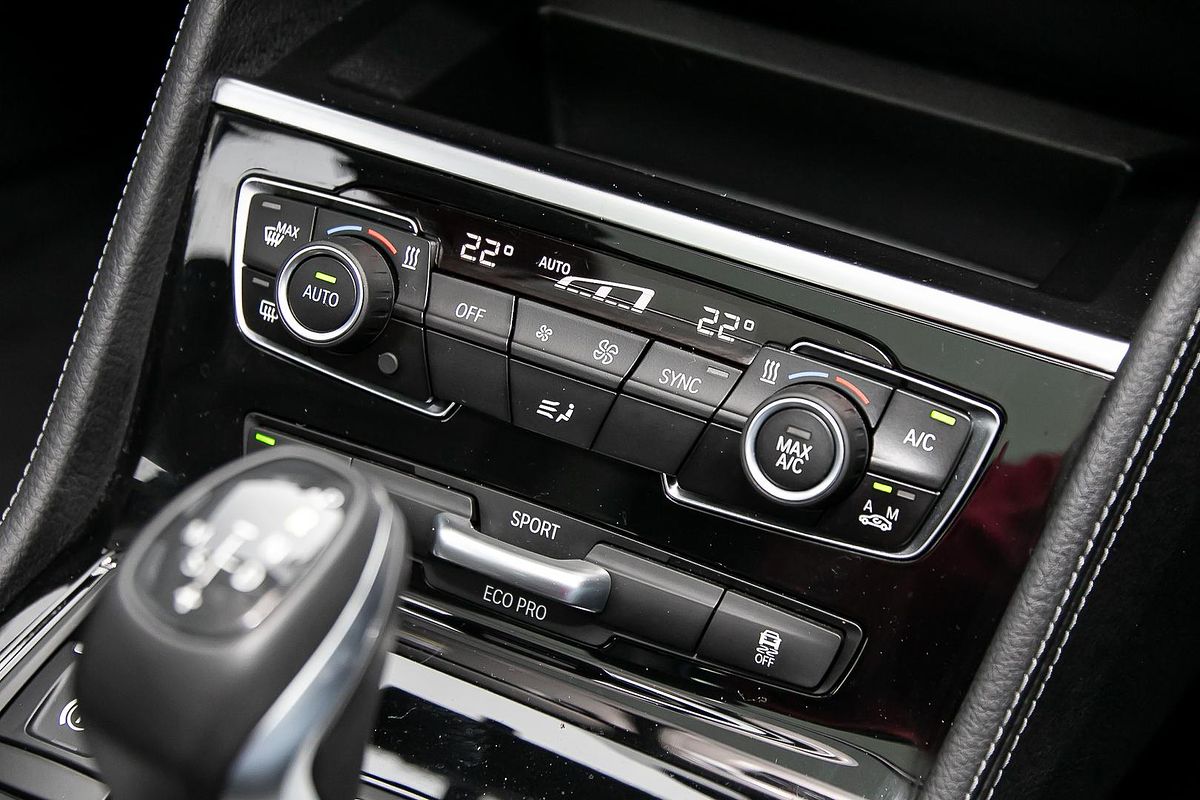 2015 BMW 2 Series 220i Sport Line F45