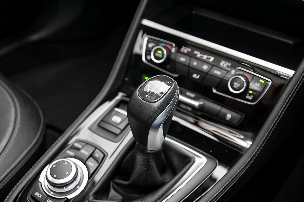 2015 BMW 2 Series 220i Sport Line F45