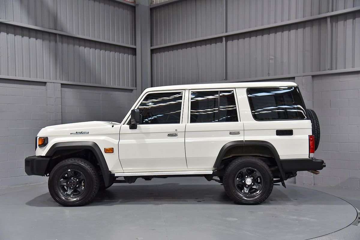 2024 Toyota Landcruiser GXL VDJL76R
