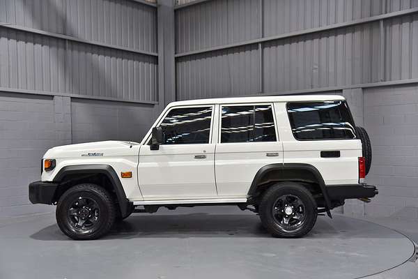 2024 Toyota Landcruiser GXL VDJL76R