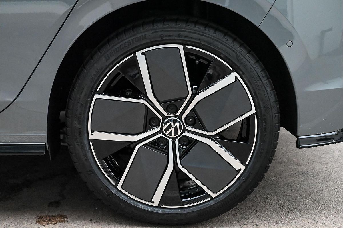 2025 Volkswagen Golf 110TSI R-Line 8.5