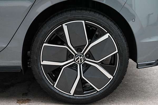 2025 Volkswagen Golf 110TSI R-Line 8.5