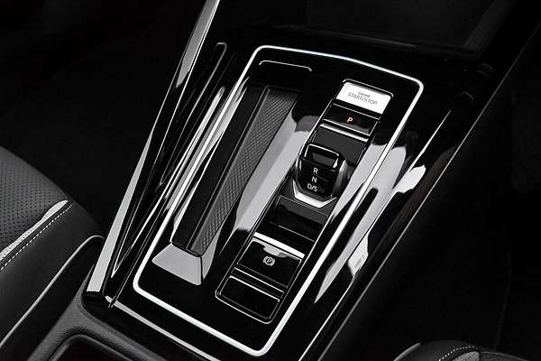 2025 Volkswagen Golf 110TSI R-Line 8.5