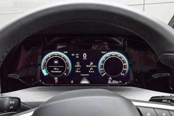 2025 Volkswagen Golf 110TSI R-Line 8.5
