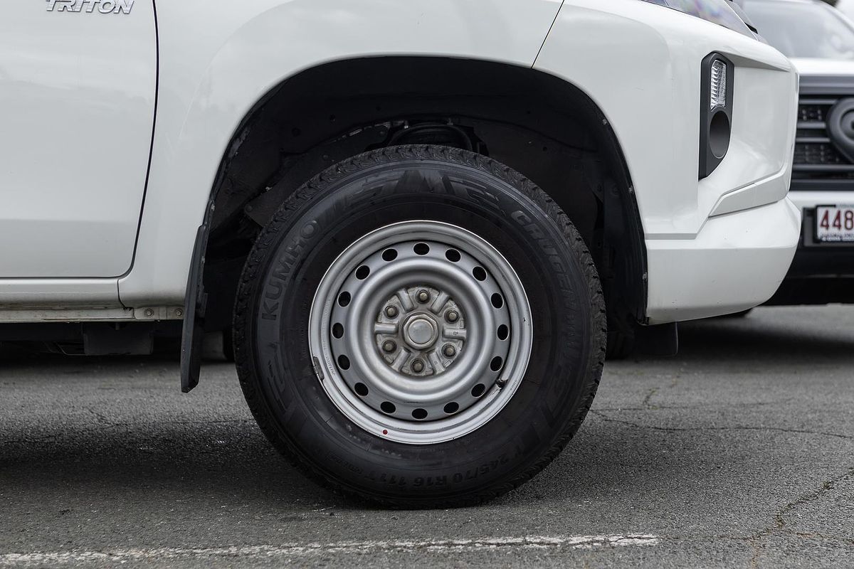 2022 Mitsubishi Triton GLX MR 4X4