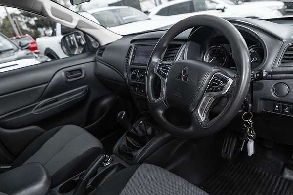 2022 Mitsubishi Triton GLX MR 4X4