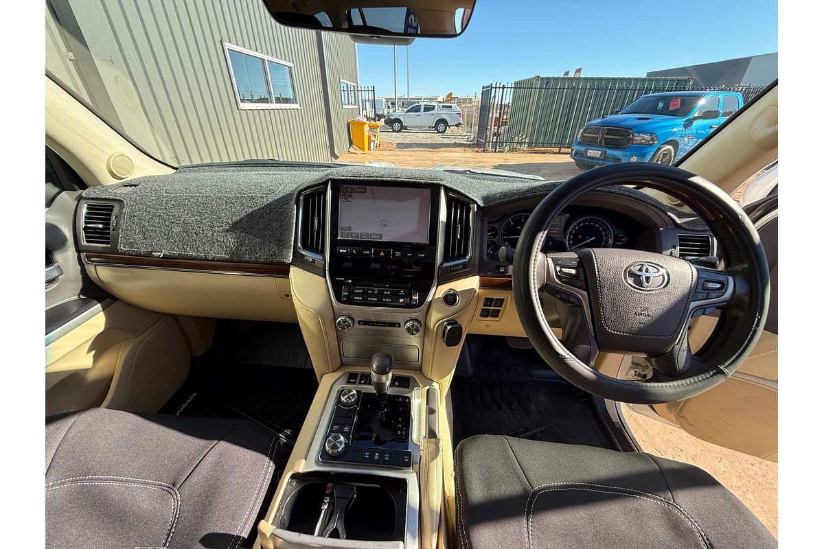 2017 Toyota Landcruiser Sahara VDJ200R