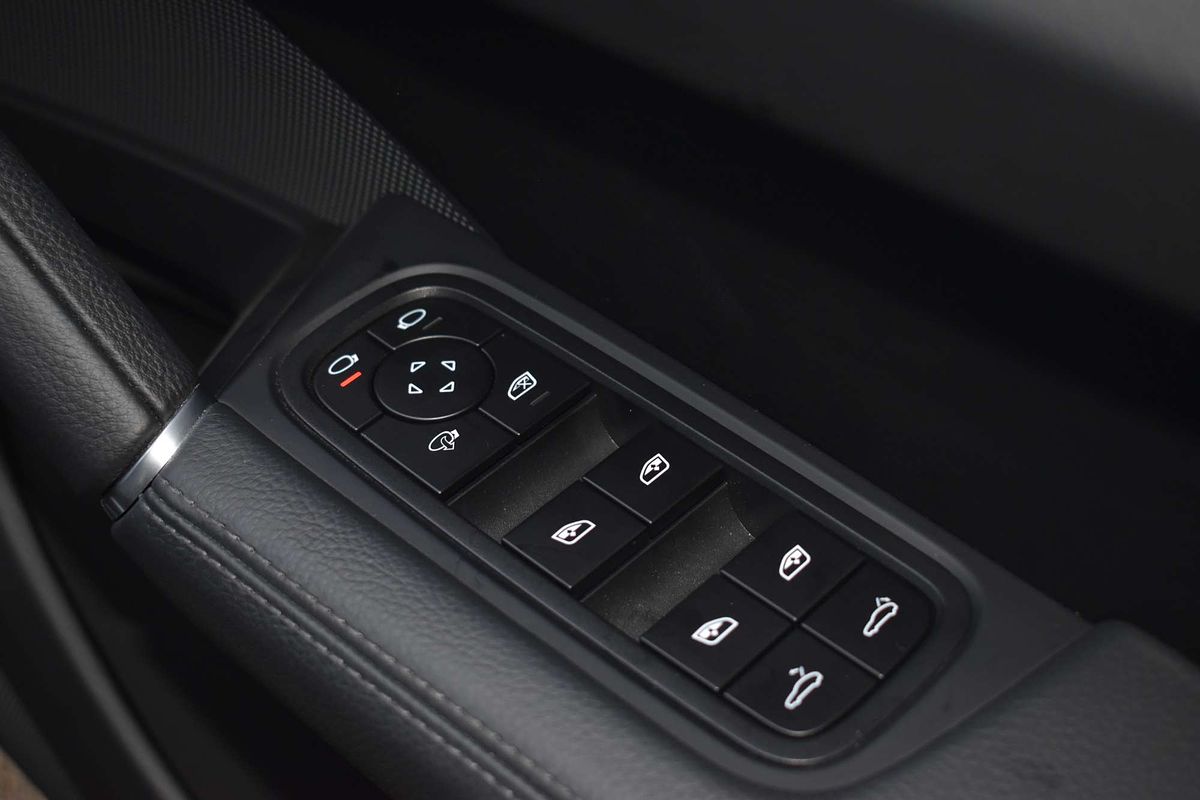 2022 Porsche Cayenne Platinum Edition 9YB
