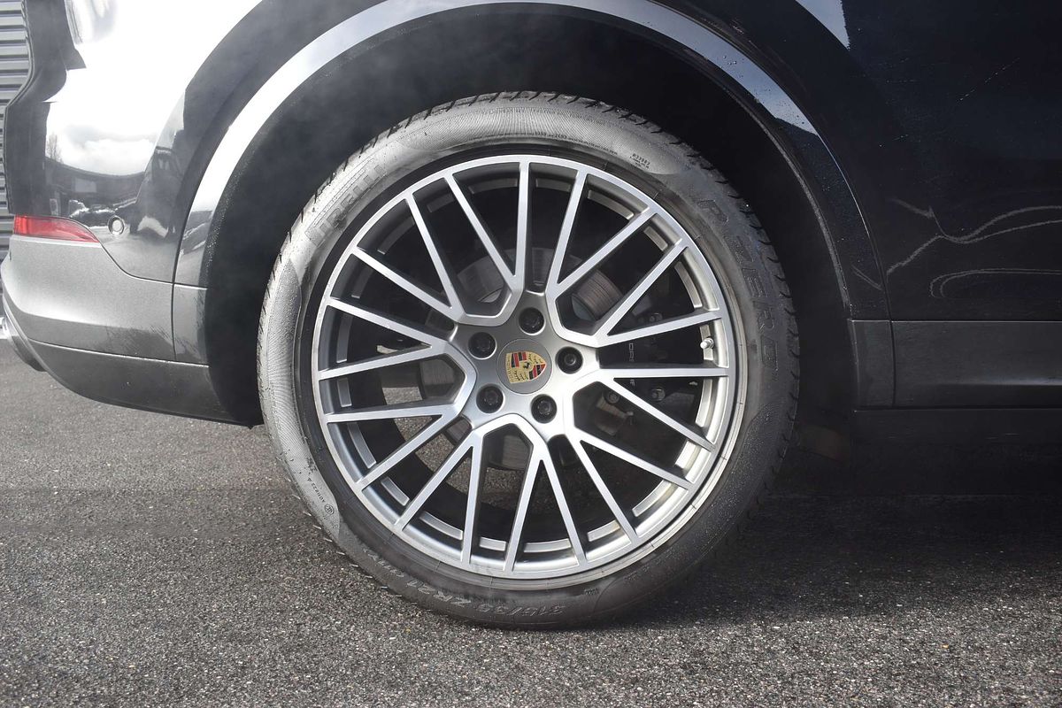 2022 Porsche Cayenne Platinum Edition 9YB