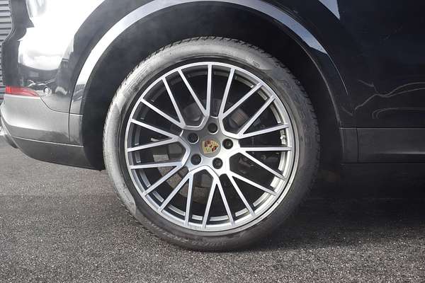 2022 Porsche Cayenne Platinum Edition 9YB