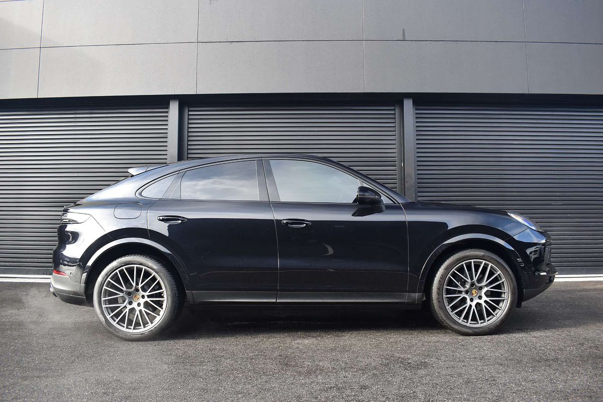 2022 Porsche Cayenne Platinum Edition 9YB