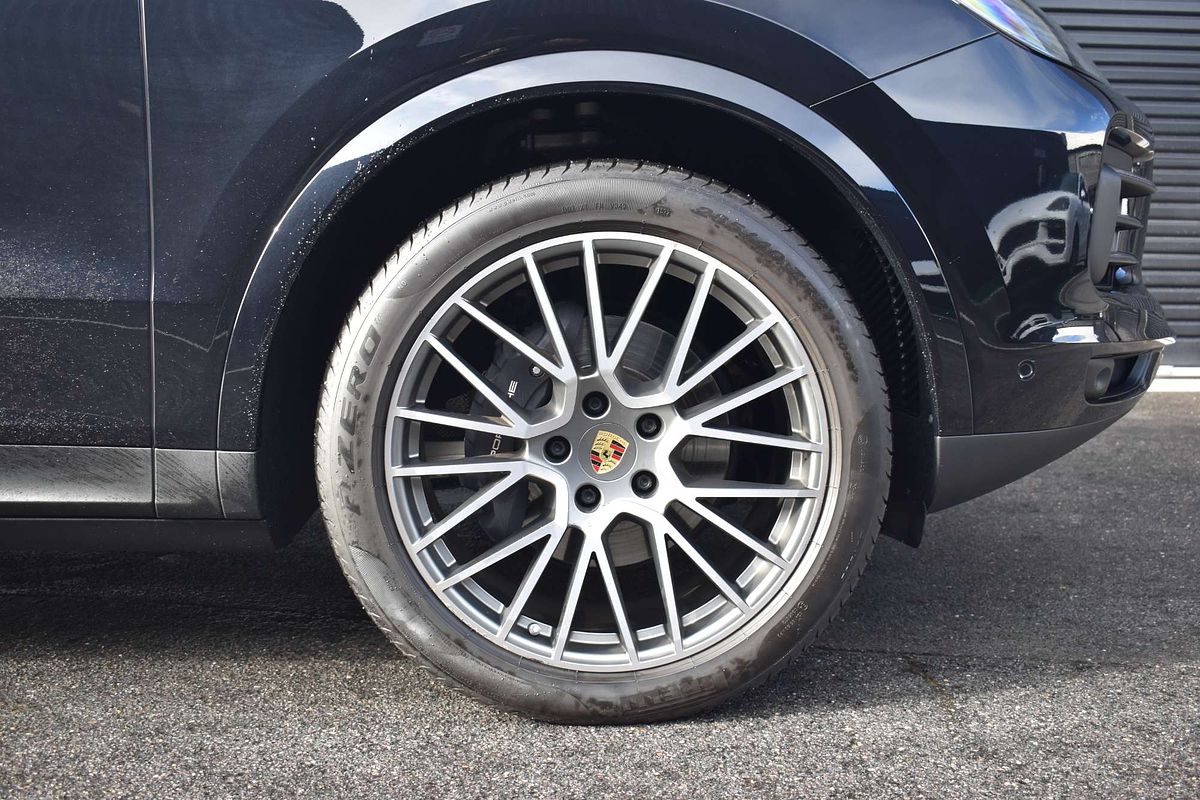 2022 Porsche Cayenne Platinum Edition 9YB