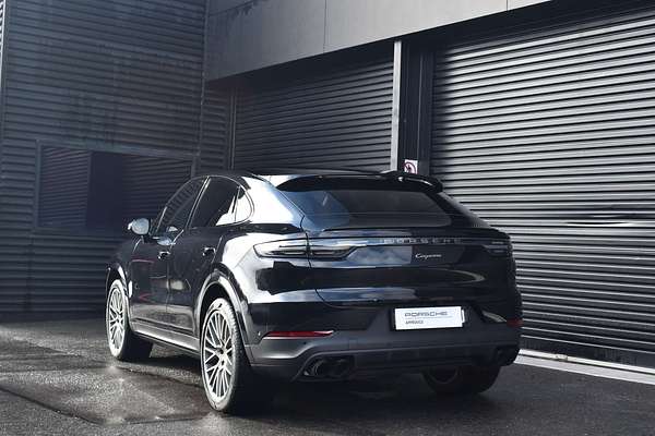 2022 Porsche Cayenne Platinum Edition 9YB
