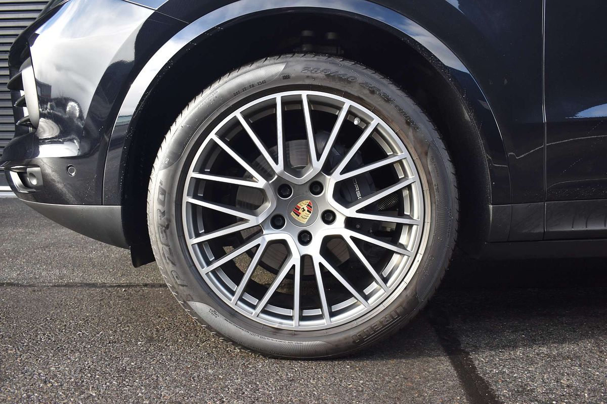 2022 Porsche Cayenne Platinum Edition 9YB