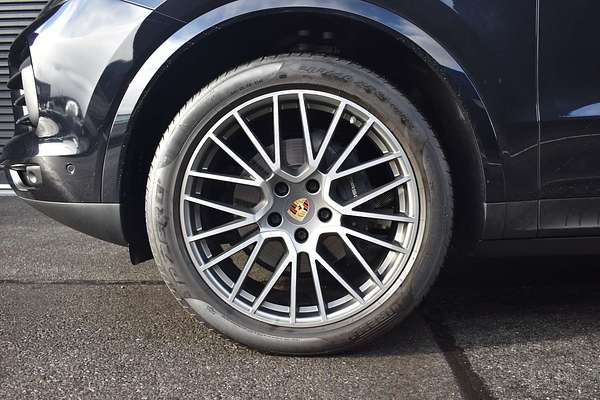 2022 Porsche Cayenne Platinum Edition 9YB