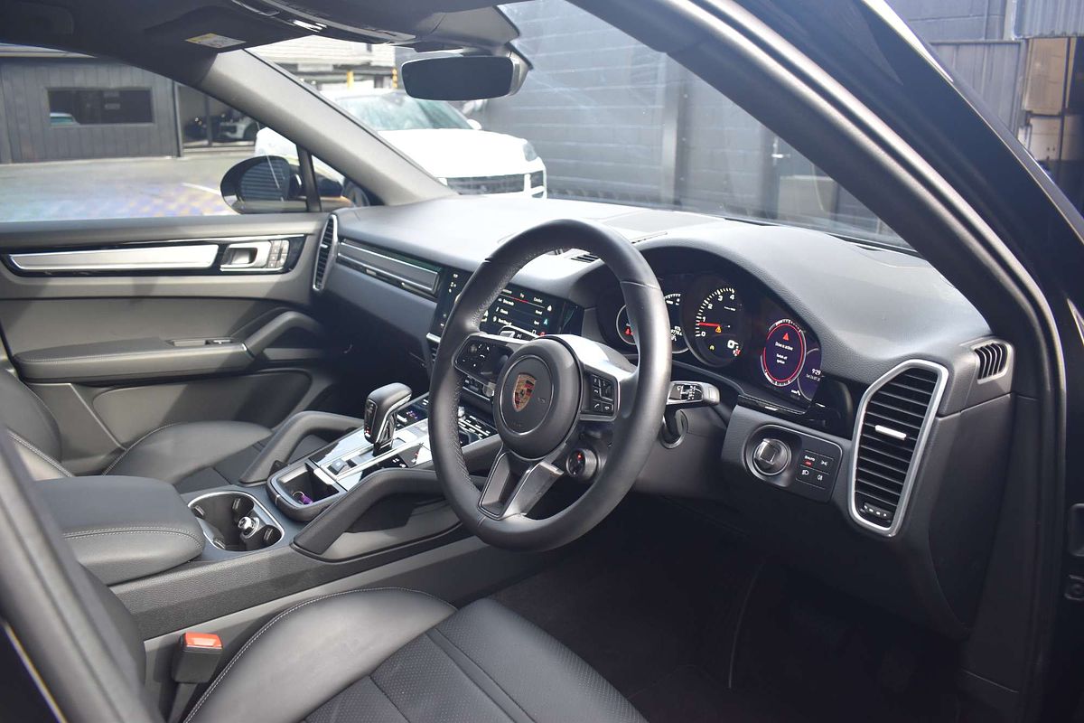 2022 Porsche Cayenne Platinum Edition 9YB