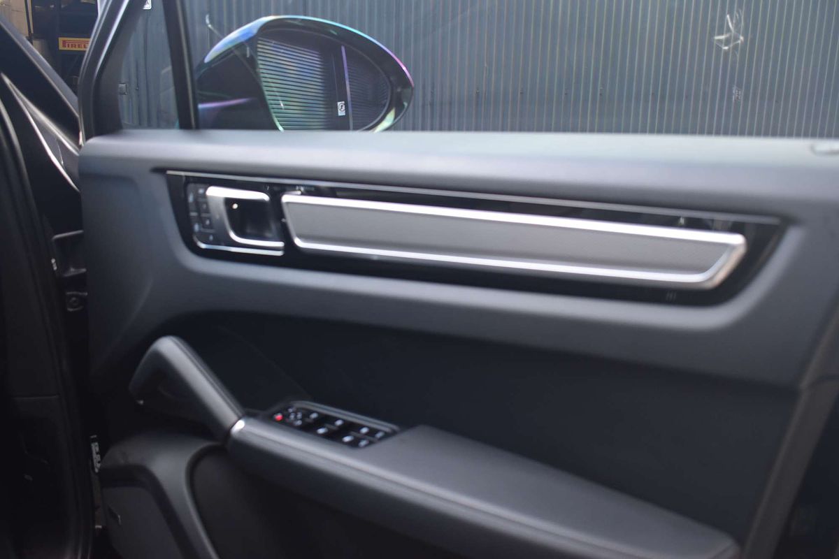 2022 Porsche Cayenne Platinum Edition 9YB