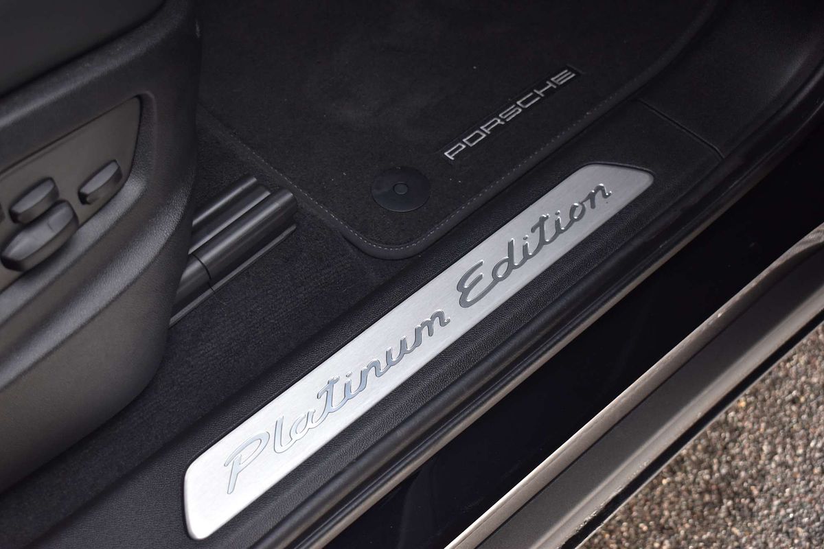2022 Porsche Cayenne Platinum Edition 9YB