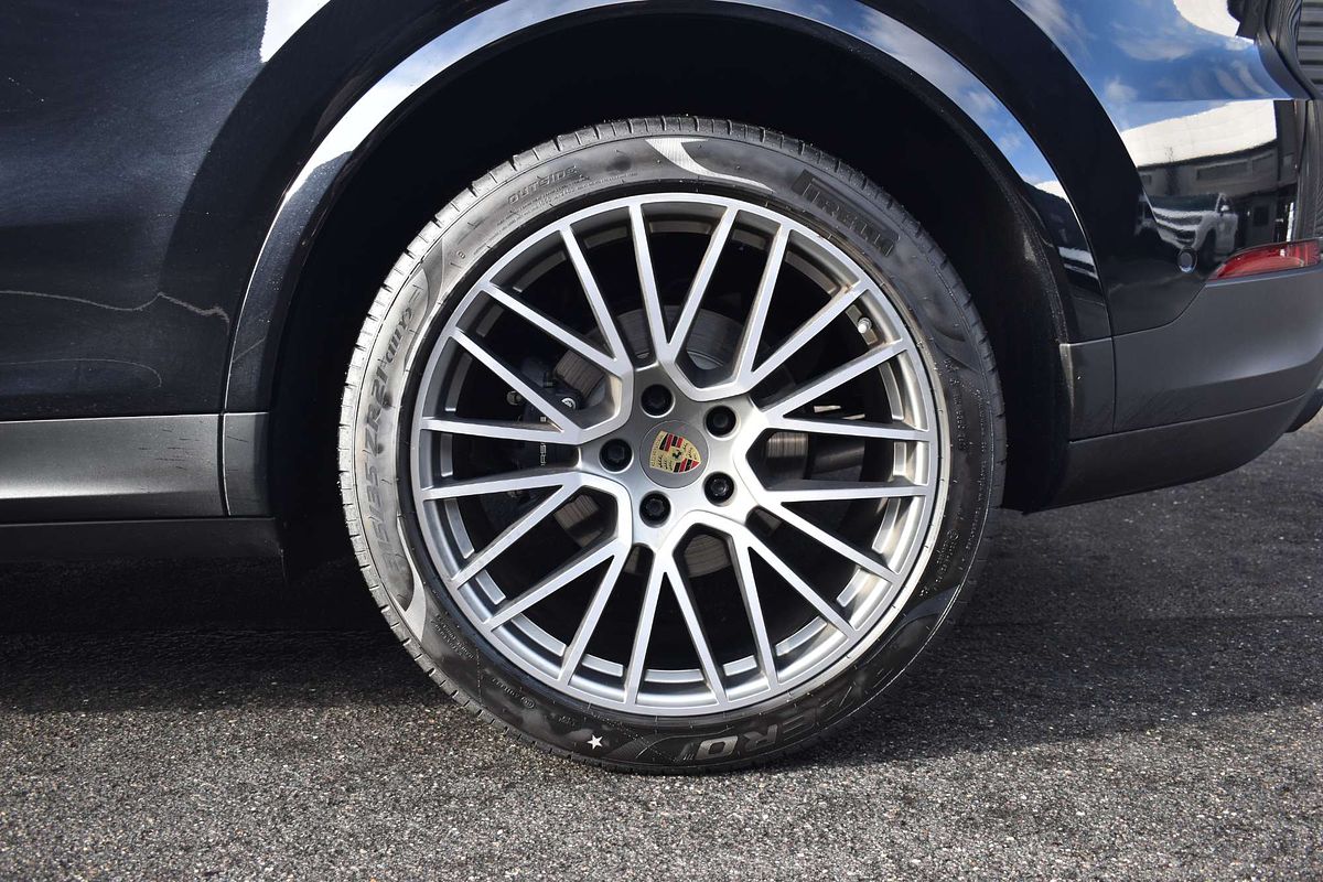 2022 Porsche Cayenne Platinum Edition 9YB