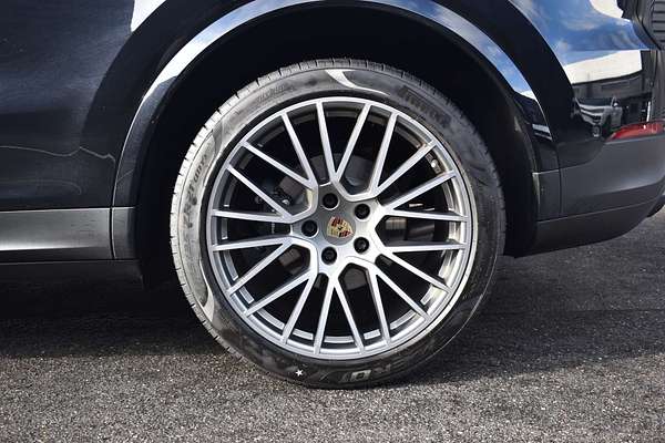 2022 Porsche Cayenne Platinum Edition 9YB