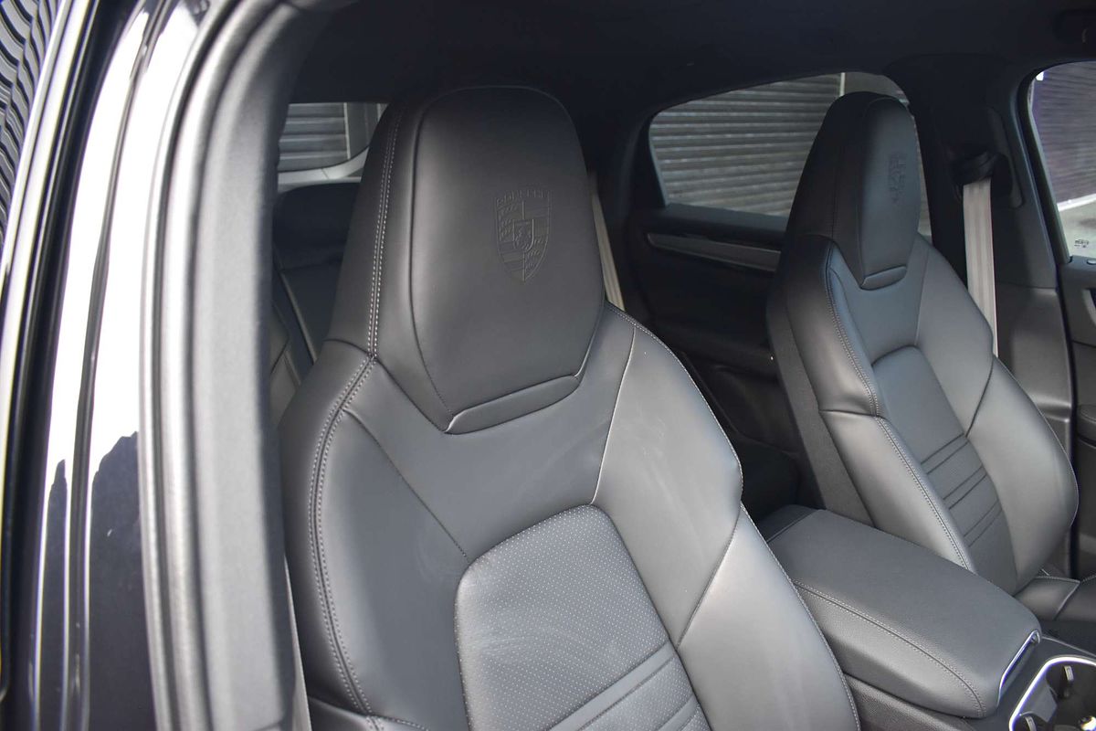 2022 Porsche Cayenne Platinum Edition 9YB