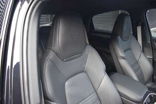 2022 Porsche Cayenne Platinum Edition 9YB