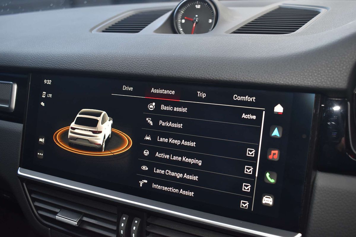 2022 Porsche Cayenne Platinum Edition 9YB