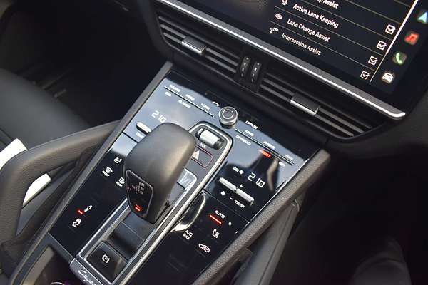 2022 Porsche Cayenne Platinum Edition 9YB