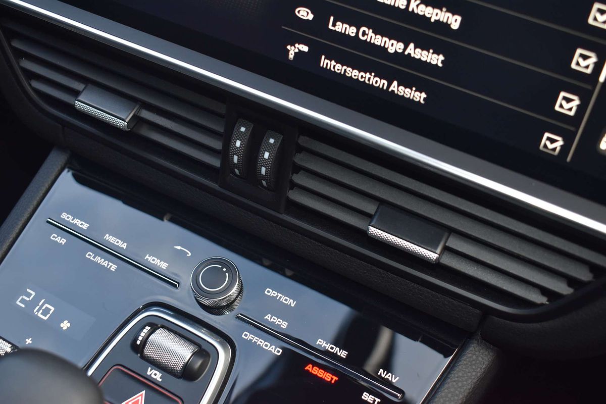 2022 Porsche Cayenne Platinum Edition 9YB