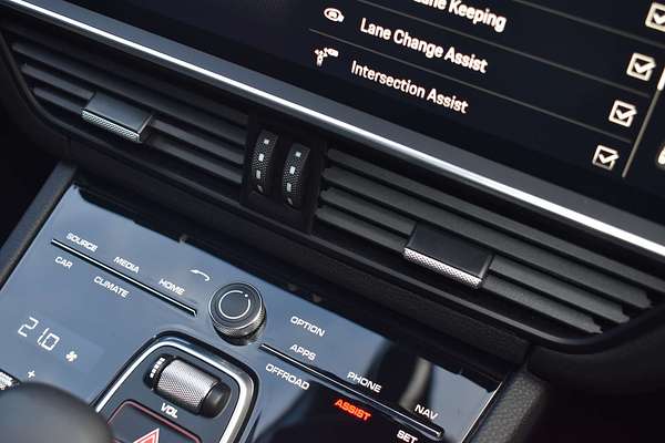 2022 Porsche Cayenne Platinum Edition 9YB