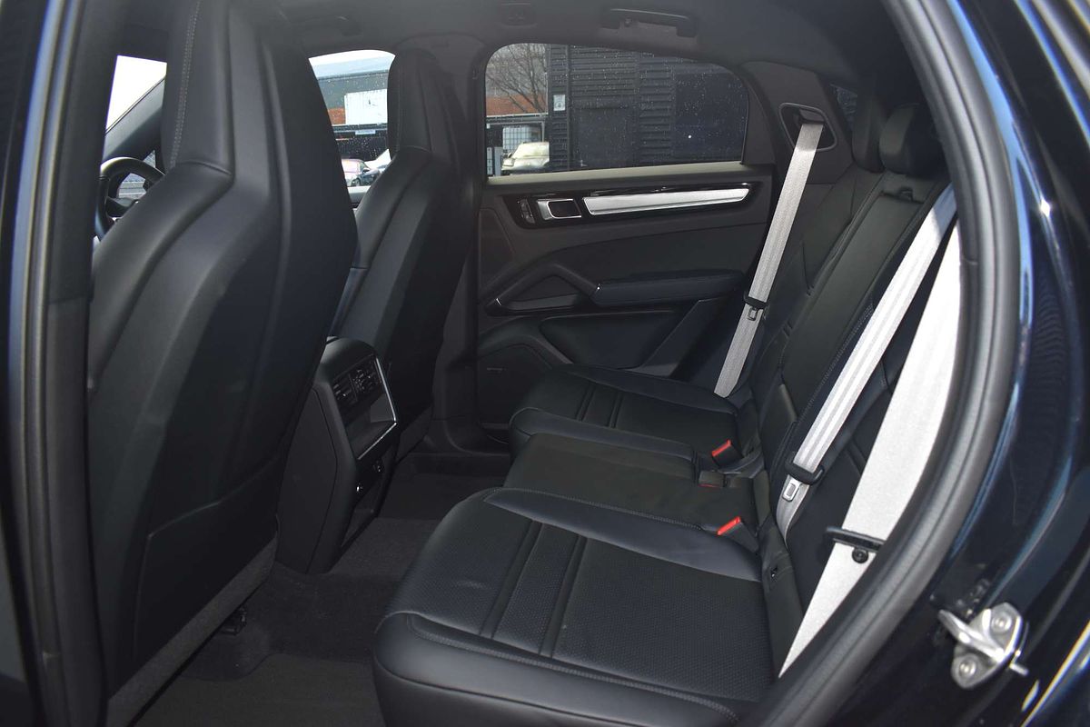 2022 Porsche Cayenne Platinum Edition 9YB
