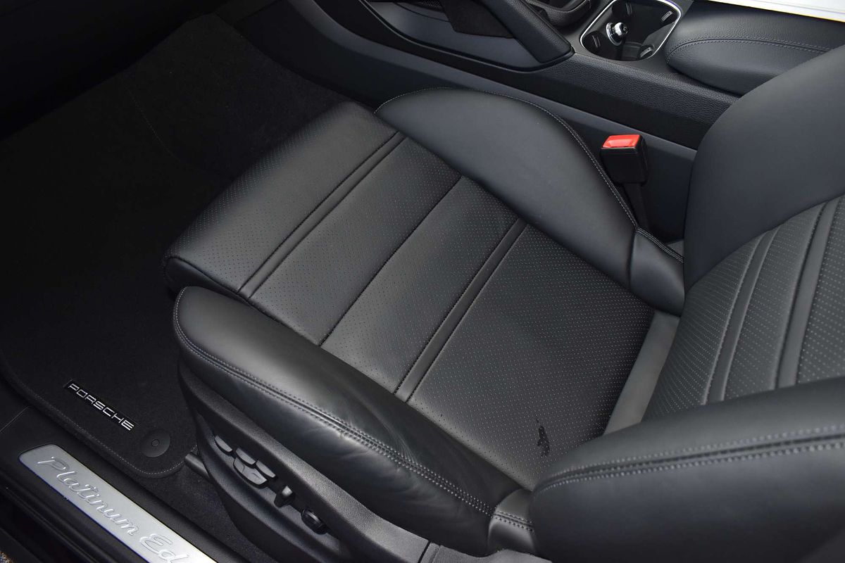 2022 Porsche Cayenne Platinum Edition 9YB