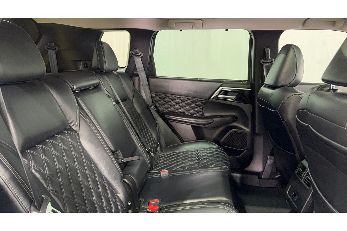 2022 Mitsubishi Outlander Exceed ZM