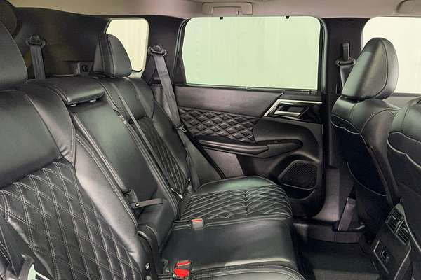 2022 Mitsubishi Outlander Exceed ZM