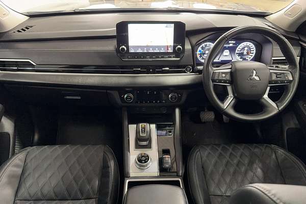 2022 Mitsubishi Outlander Exceed ZM