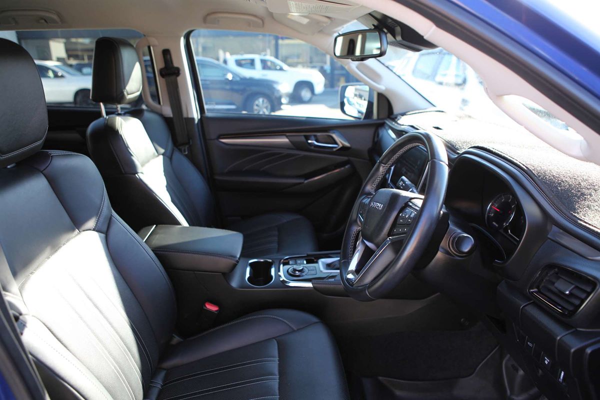 2022 Isuzu MU-X LS-T