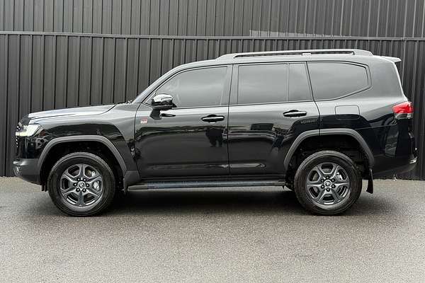 2024 Toyota Landcruiser GR Sport FJA300R
