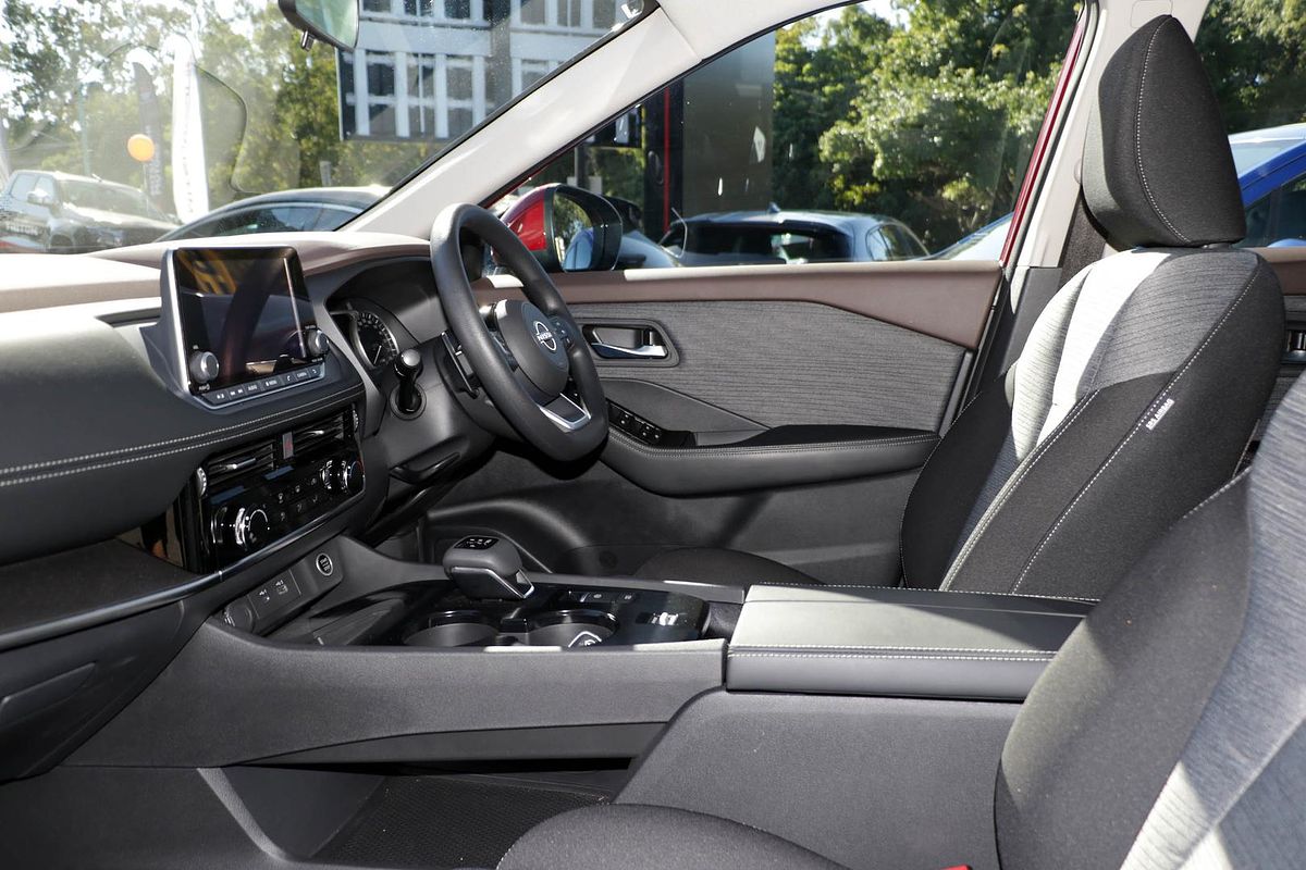 2025 Nissan X-TRAIL ST T33