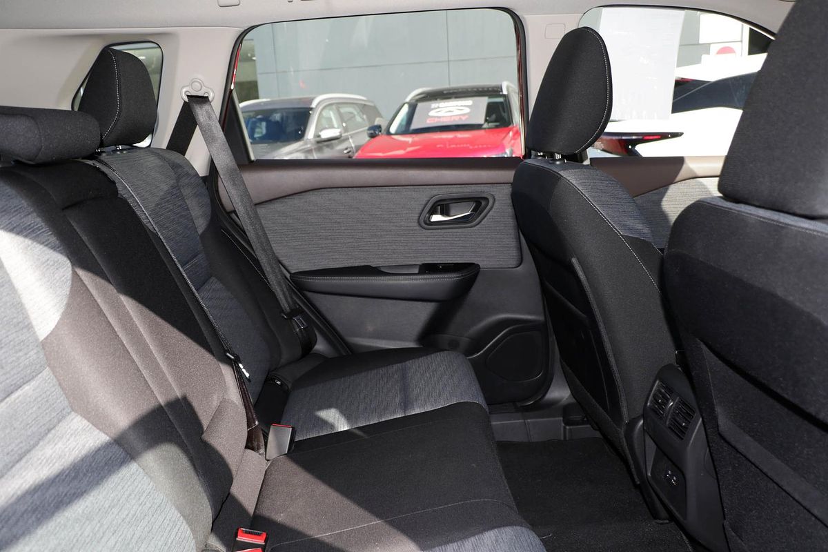 2025 Nissan X-TRAIL ST T33