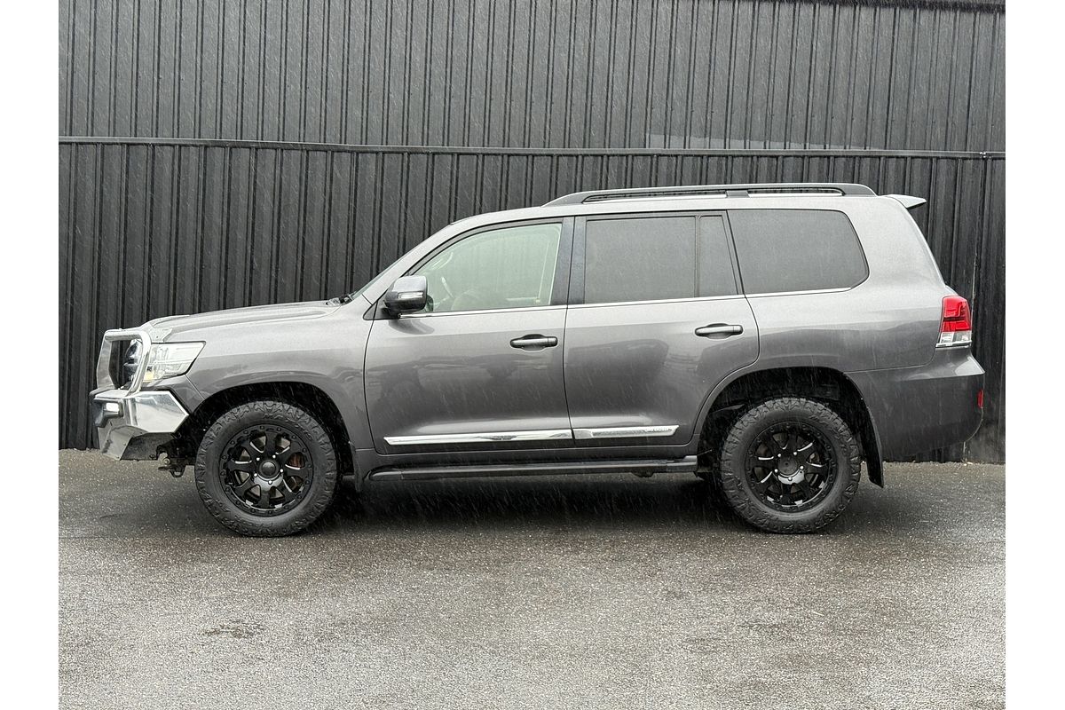 2017 Toyota Landcruiser Sahara VDJ200R