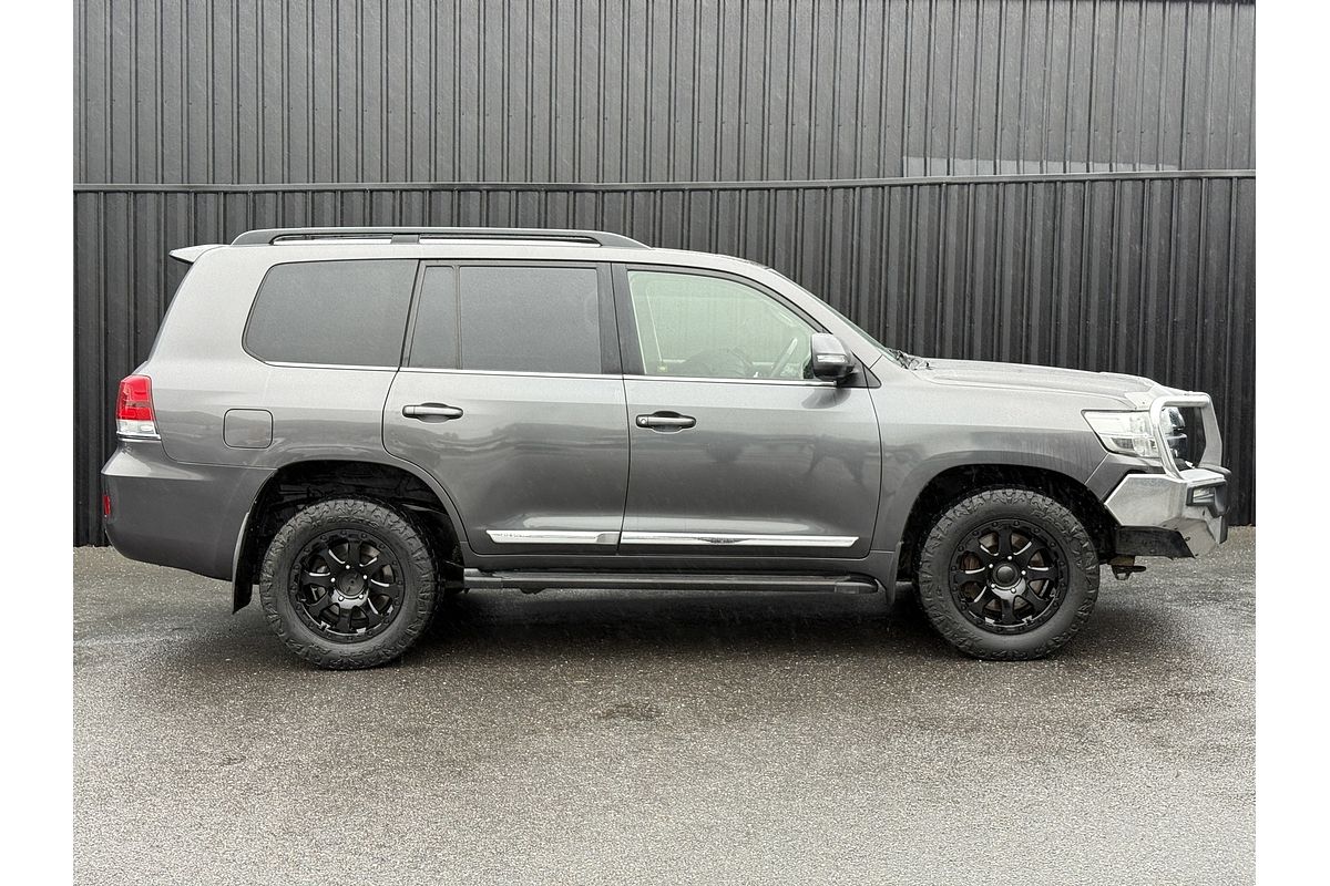 2017 Toyota Landcruiser Sahara VDJ200R
