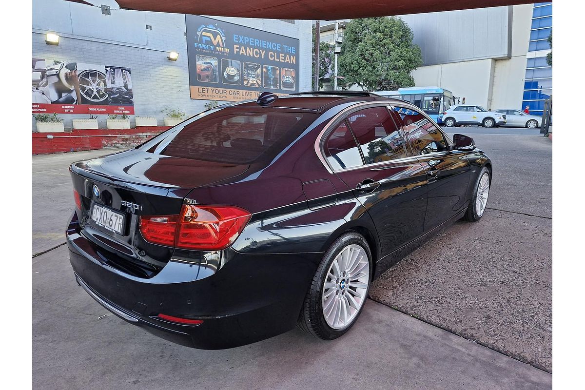 2014 BMW 3 Series 320i Luxury Line F30