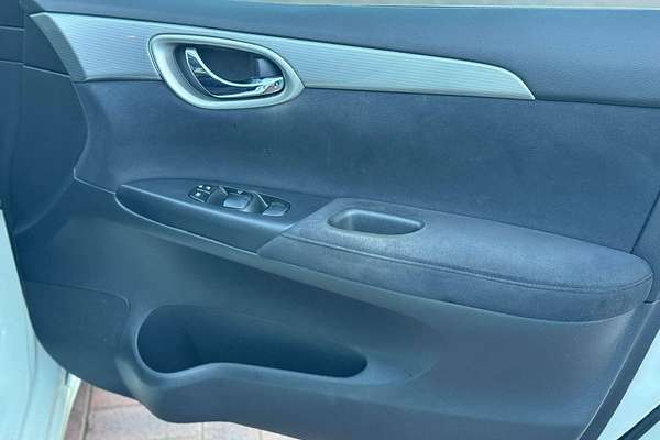 2013 Nissan Pulsar ST-L B17