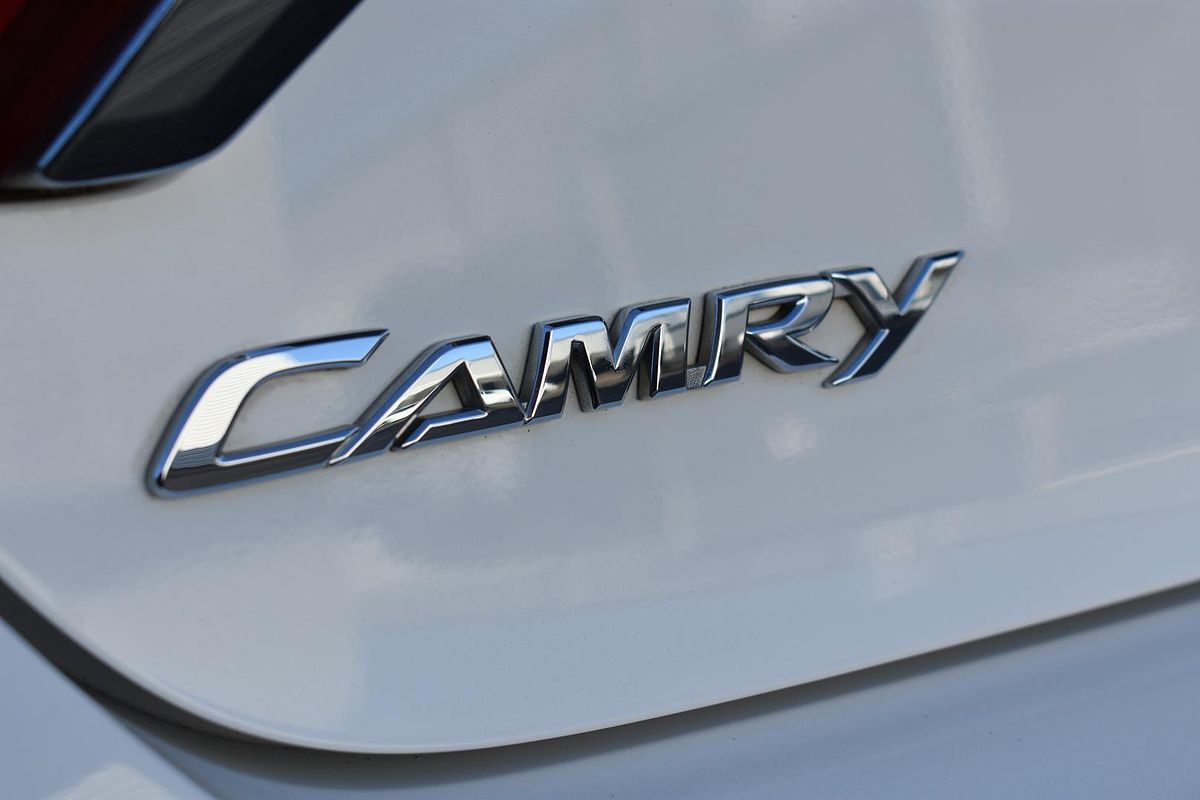 2017 Toyota Camry Atara S ASV50R